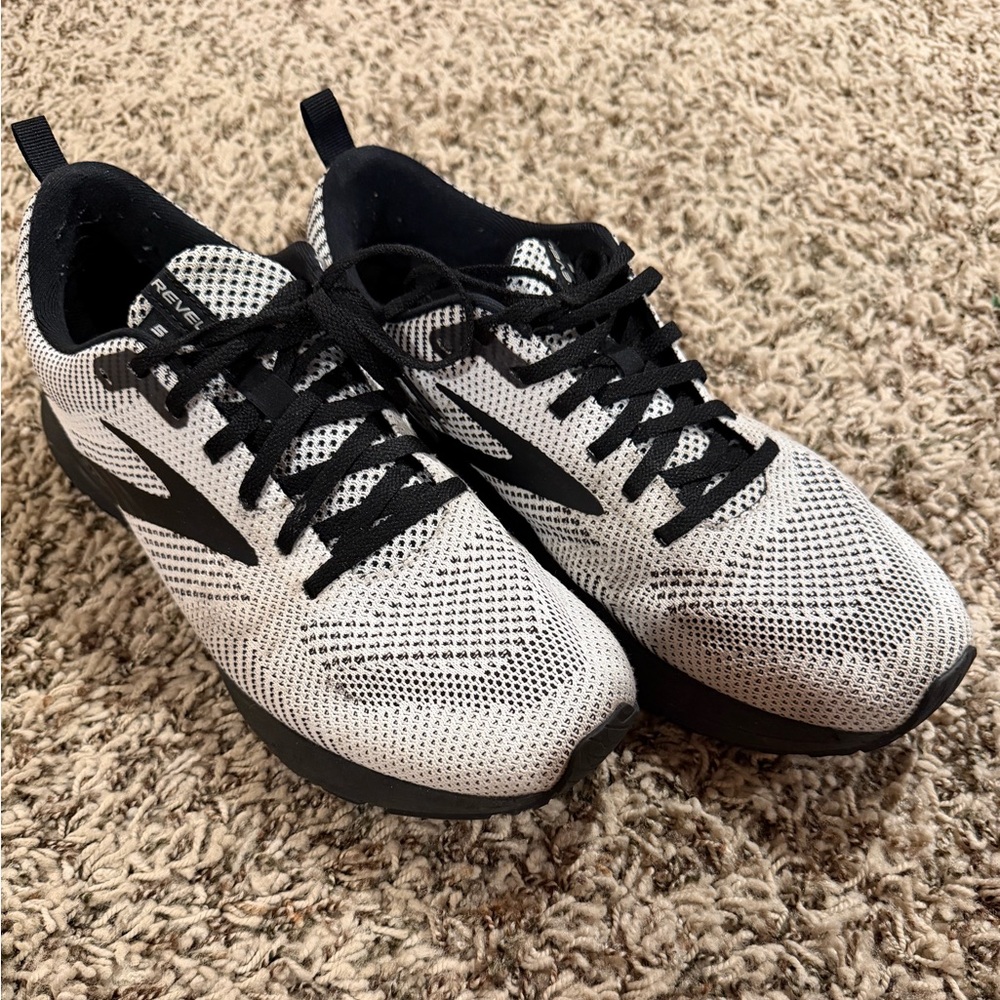 Brooks Revel 5 Men's Black and White Athletic Shoes